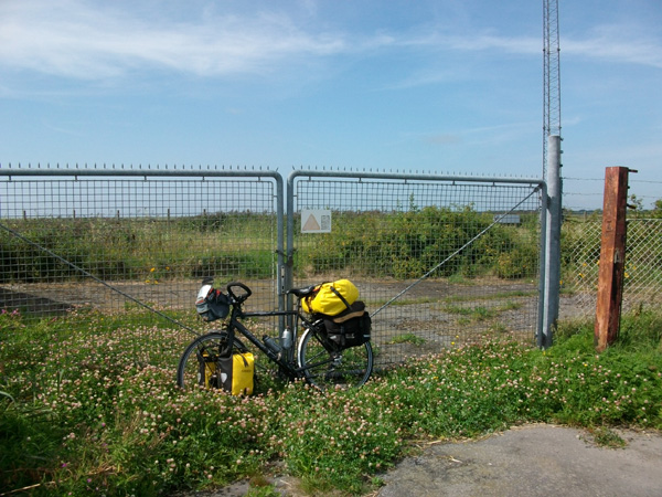 fiets Evert tegen hek SLT