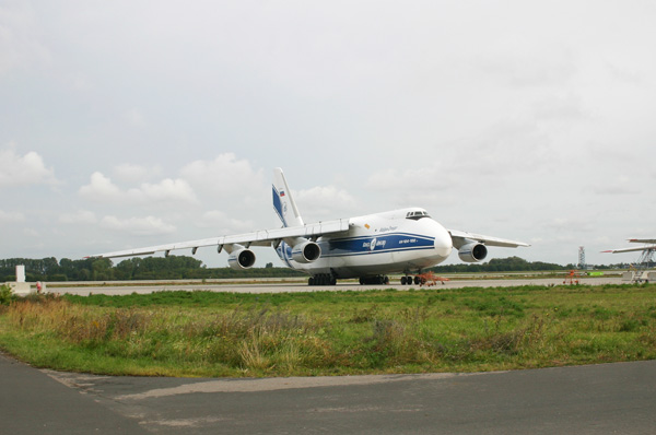 photo Antonov AN-124